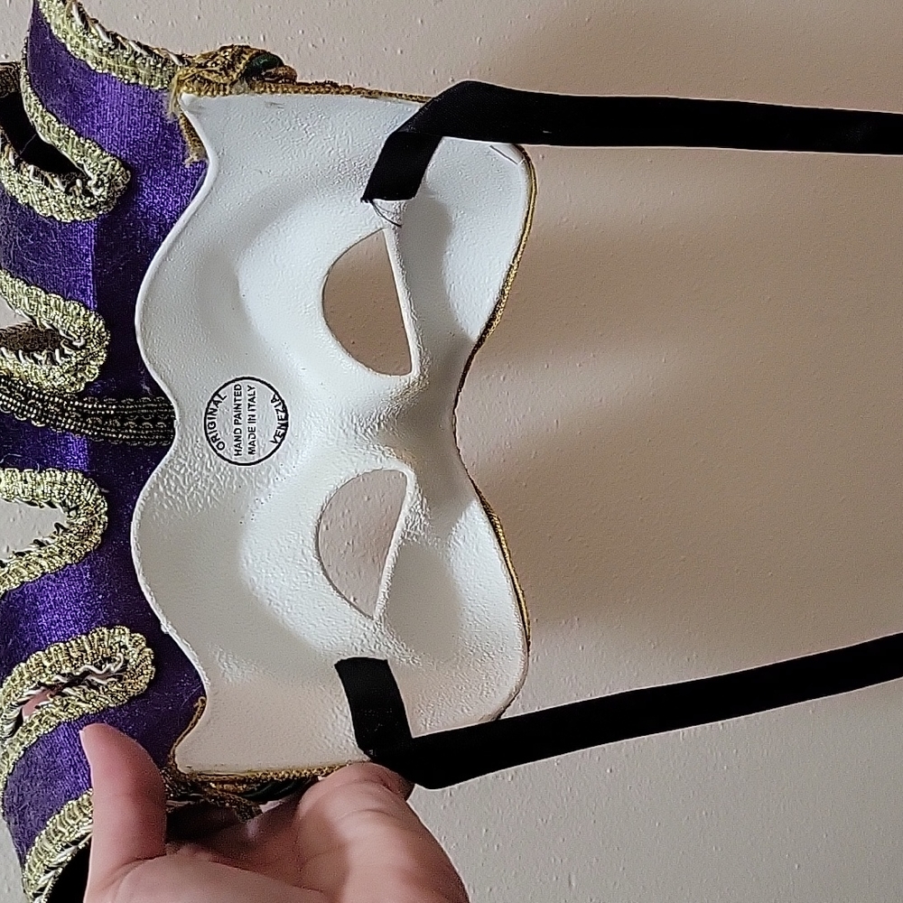 Mask - Picture 4 of 10